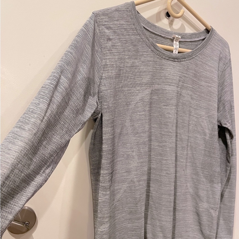 Lululemon Performance Long Sleeve - Picture 4 of 6